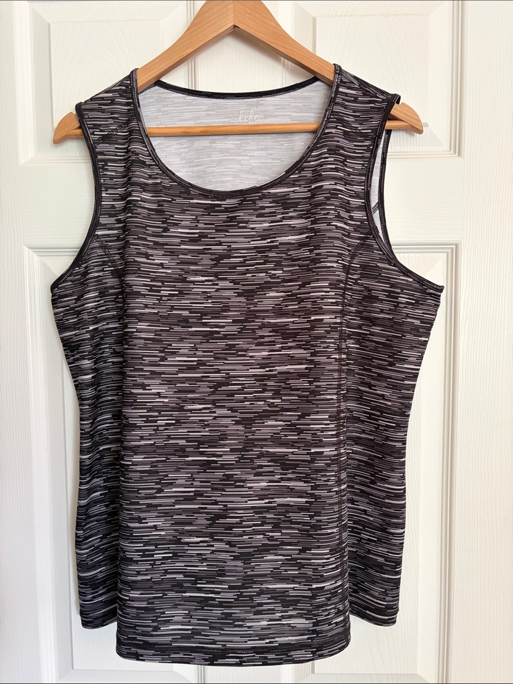 Women’s made for life Black & Gray Striped Pattern Tank Top, size XL